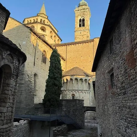 Tra Le Torri 3*